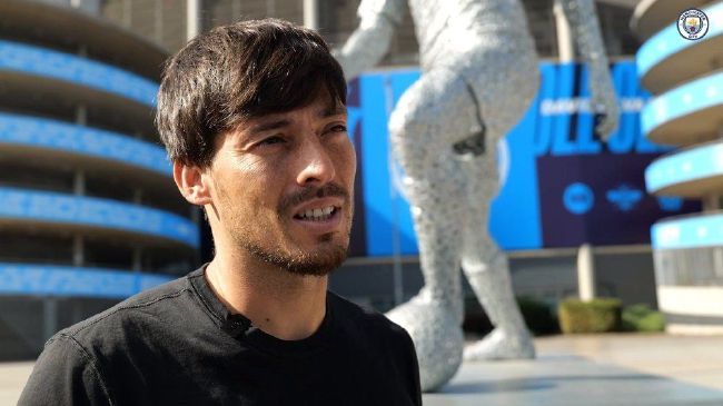 西方视域中的东方镜像然而，这个建立在本土文化认同之上的历史与现实寓言，却同时被镶嵌于一个东方的奇观情境之中。